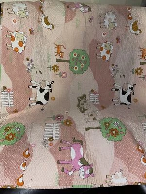 Manta acolchada reversible para bebé Country Farm Animals rosa y blanco/Vamos a la Foto 1 de 2