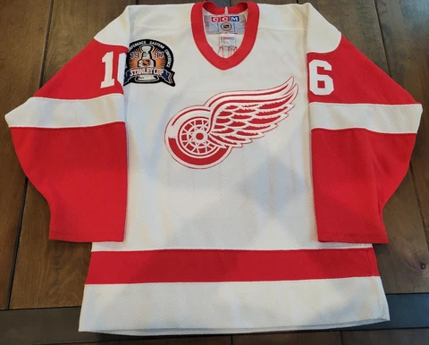 VINTAGE VLADIMIR KONSTANTINOV DETROIT RED WINGS '97 STANLEY CUP YOUTH XL JERSEY Cover