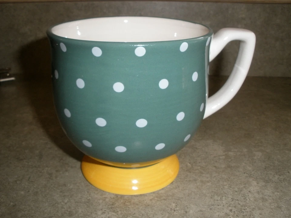 Pioneer Woman Mug Stoneware 15 Oz. Green Polka Dots With Yellow Footed