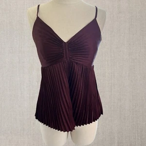 NWT Banana Republic Burgundy Sleeveless Top With Pleated Detail Size Small - Picture 1 of 5