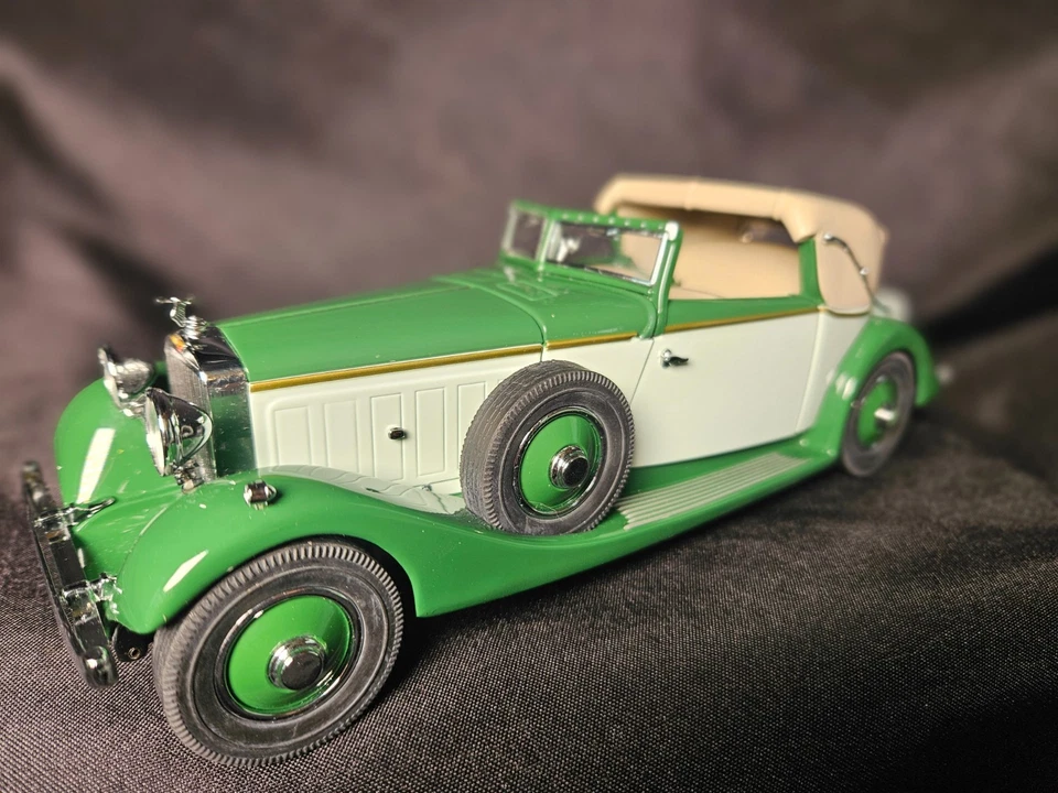 Danbury Mint 1934 Hispano Suiza J12 Green 1:24 Scale Inv. #3520 - Image 1 of 4