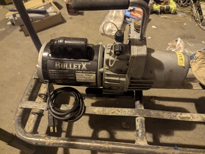 YELLOW JACKET 93600 Bullet Bomba de Vacío Monofásica, 7 Cfm, 115V, 60 Hz Foto 1 de 4