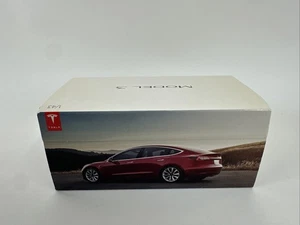 Modelo a escala 1:43 diecast Tesla Model 3 *Estuche nuevo/sin abrir* Original oficial - Imagen 1 de 6
