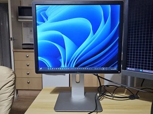 Dell P1914SF 19" 5:4 Aspect Ratio 1280x1024 Resolutution 60/75 Hz IPS Monitor - Picture 1 of 16