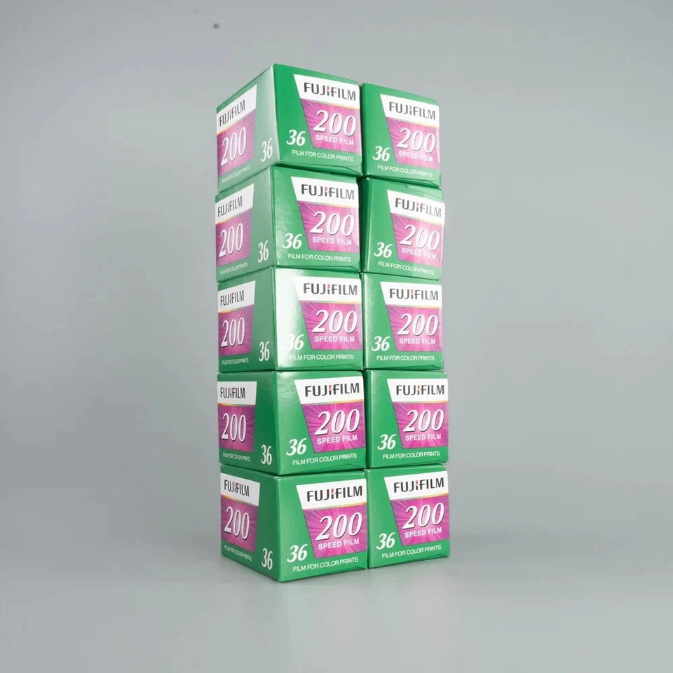 10 PELLICOLE FUJICOLOR 200-36 SCADENZA GIUGNO 2026 - Immagine 1 di 1