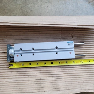 Nuevo cilindro neumático de accionamiento guiado Festo DFM-12-160-B-P-A-GF - Imagen 1 de 7