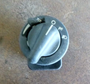 Holden Commodore VR VS Headlight Switch - Picture 1 of 3