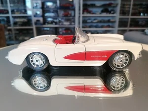 Bburago 1/24 Chevrolet Corvette 1957 1:24 MINT - Foto 1 di 10