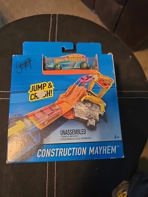 Hot Wheels Construction Mayhem PlaySet - Mattel - Brand New !! - Image 1 of 2