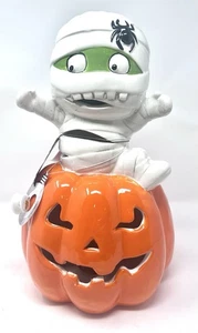 Toil And Trouble leuchtende Halloween Mumie sitzend auf einem Kürbis Keramik Figur - Bild 1 von 12