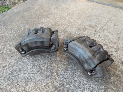 Par de pinzas de freno 92-00 Lexus SC300 SC400, delanteras OEM Foto 1 de 4