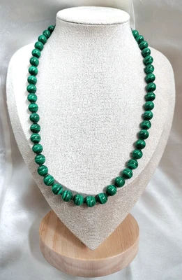 PREZIOSA COLLANA IN AUTENTICA MALACHITE DI ALTA QUALITÀ CHIUSURA ARG. DORATO. - Immagine 1 di 4