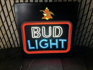 Letrero de plástico iluminado vintage Bud Light de cerveza 18" x 18" - Caja de luz funcionando años 80 - Imagen 1 de 11