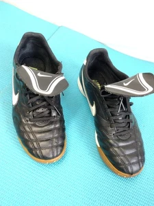 Scarpe da ginnastica uomo Nike 366206-017 Tiempo indoor calcio stringate nere con taglia 8 - Foto 1 di 13