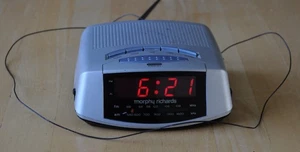 Morphy Richards Model CR 1906 Vintage Wecker AM/FM Radio - Bild 1 von 3