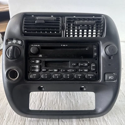Ford Ranger 2001 radio bisel con radio e interruptor 4x4 Foto 1 de 4