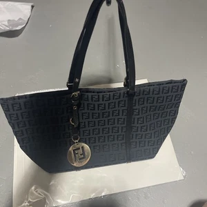 Echte FENDI Zucchino Beuteltasche Tasche Handtasche schwarz Canvas Leder 8BH214 gebraucht - Bild 1 von 21