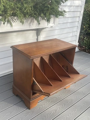 MESA DE NOCHE MESA AUXILIAR DE VINILO FRONTAL DESMONTABLE DE ARCE CARRIL DE COLECCIÓN Foto 1 de 4