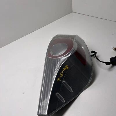 2014 丰田 PRIUS C LH 左驱动侧卤素尾灯原始设备制造商 — 第 1/4 张图片