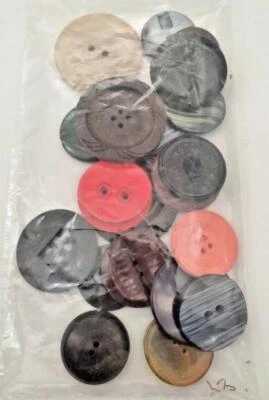2692 - 🧵 Vintage KNOPF Konvolut: 98 Gramm GROSS 30-45 mm,  versch. Farben+Arten - Bild 1 von 3