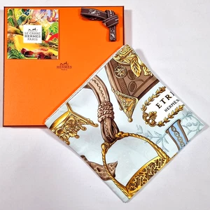 RARO VINTAGE HERMES Bufanda de Seda "Etriers" Carre 90 por Francoise De La Perriere - Imagen 1 de 15