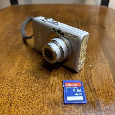 Canon PowerShot Digital ELPH SD1200 IS / 10 MP.  Batería y tarjeta de memoria 4G Foto 1 de 4