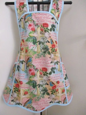 DELANTAL BABERO HECHO A MANO INCREÍBLE GRACIA Foto 1 de 4