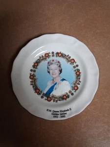 Piatto da collezione Giubileo d'oro della Regina Elisabetta 4,5". 2002 - Foto 1 di 5