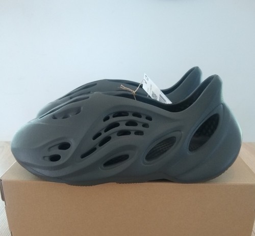 Adidas Yeezy schiuma RNR ""Carbonio"" EU46 IG5349