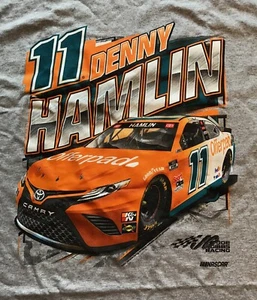 Denny Hamlin 11 Offerpad Joe Gibbs Racing offizielles NASCAR T-Shirt, grau, Medium - Bild 1 von 7