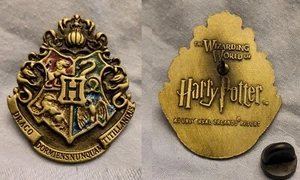 Harry Potter Hogwarts School Crest Pin Badge Gold Lustre Fantasy Witchcraft Old - Picture 1 of 15