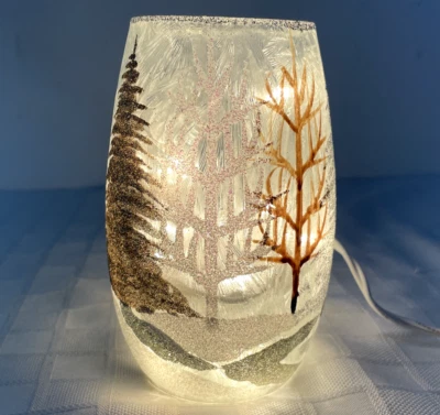 Jarrón de vidrio esmerilado de 5" iluminado Stony Creek árboles brillantes Foto 1 de 4