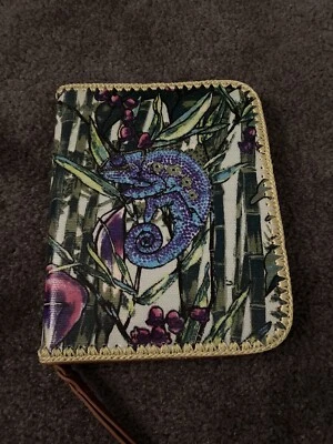 Sakroots Case iPad Kindle Tablet E book Reader Zips Padded Chameleon - Image 1 of 4