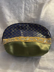 Idées embellies par Sangeeta Vaswani - Sac à cosmétiques en soie pour femme, fabriqué en Inde - Photo 1/8