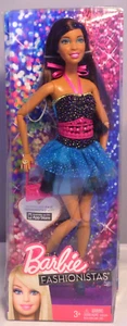 Barbie Fashionistas Wafe 2 Rainbow Dolls 2013 Nikki Dress Acc. Türkis Y7490 NEU - Imagen 1 de 5