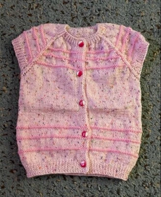 TRICÔ FEITO À MÃO MULTICOLORIDO ROSA RECÉM-NASCIDO Meninas Colete Botões Frontais TAMANHO 6 MO-12 MO - Imagem 1 de 3