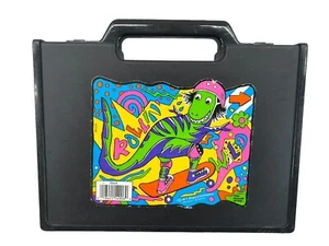 Vintage 1994 Newell Bleistiftbox Kunst Kunststoff schwarz Etui Skateboarding Dinosaurier 90er - Bild 1 von 5