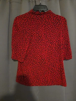 Liz Claiborne Rojo Estampado Animal Cuello Alto, Estampado de Leopardo Guepardo, Tela Elástica Foto 1 de 4