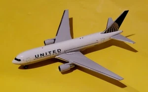 Aeroclassics 1:400 United Airlines 767-200 Post Merger Livery N68159 - Bild 1 von 3