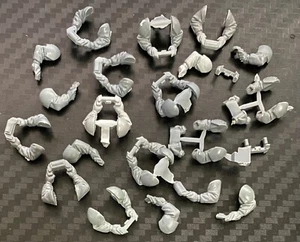 warhammer 40k - assorted Imperial guard driver arms ( turret grips), unused. (1) - Foto 1 di 1