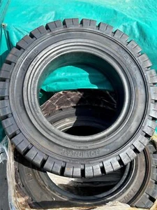 Solideal RES 550 Magnum Non Marking SOLID Rubber Forklift Tire 7.00-15/5.50 - Picture 1 of 6