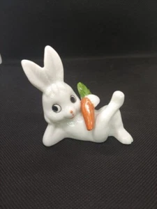Statuina vintage Kitsch antropomorfo piccolo coniglietto coniglio con carota - Foto 1 di 8