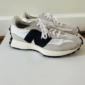 New Balance 327 Classic Sneaker Black White Size 11 women’s 9.5 Men’s - Picture 1 of 12