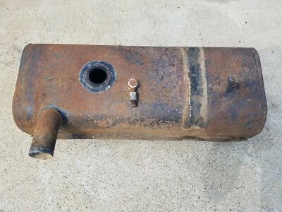 Toyota Stout 1964-1967 OEM tanque de gasolina combustible almacenamiento debajo de la cama Foto 1 de 4