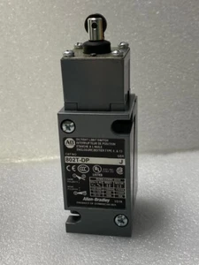 New Allen Bradley 802T-DP Limit Switch Push Type Series J - Picture 1 of 4