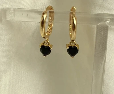 Pendiente aro para mujer enchapado en oro amarillo de 14 quilates corte corazón creado en laboratorio ónix negro Foto 1 de 4