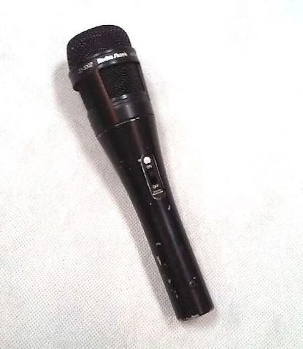 Radio Shack  33-3002 unidirectional dynamic microphone with clip - Free Shipping - Image 1 of 1
