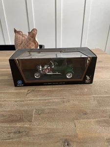 Road Signature Diecast 1923 Ford T-Bucket Top Up 1/18 Green Top Up - Picture 1 of 10