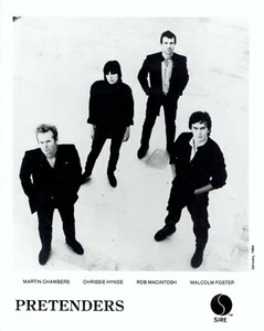 1984 Press Photo Rock Band The Pretenders Pose for Sire Records - Picture 1 of 2