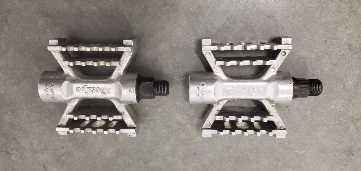 ★新品箱付き ODYSSEY TRIPLE TRAP フラットペダル ★ ☆新品箱付き ODYSSEY TRIPLE TRAP フラットペダル ☆